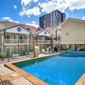 Toowong Inn & Suites